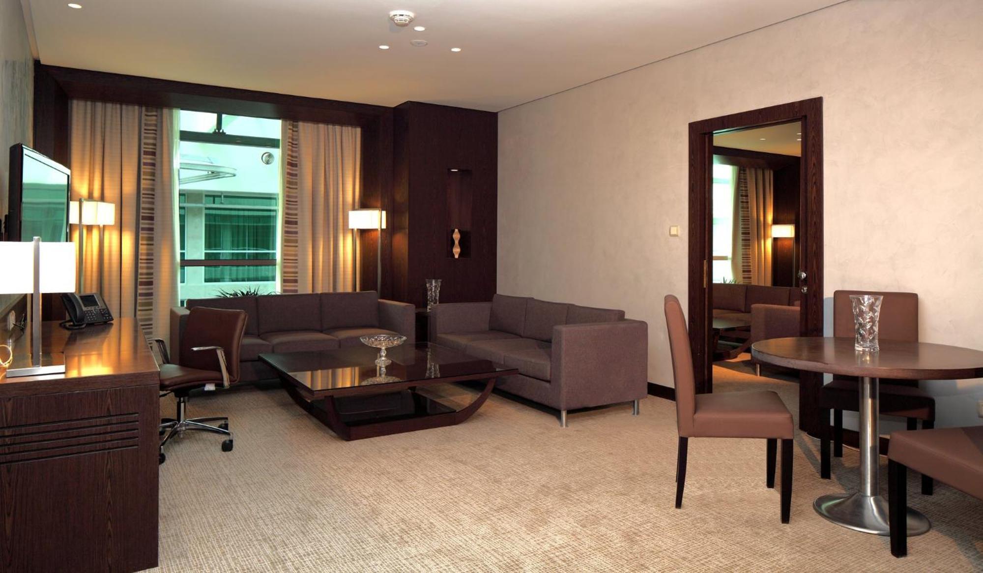 Holiday Inn Meydan By Ihg Riad Exterior foto